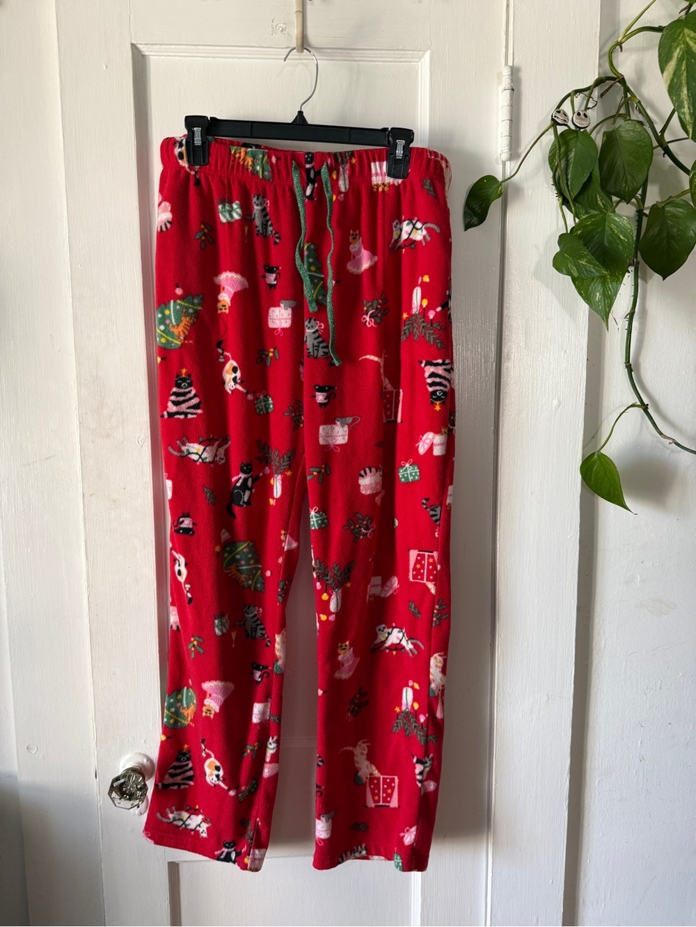 Cuddl Duds Red Holiday Fleece Lounge Pants CATS with Green Accents